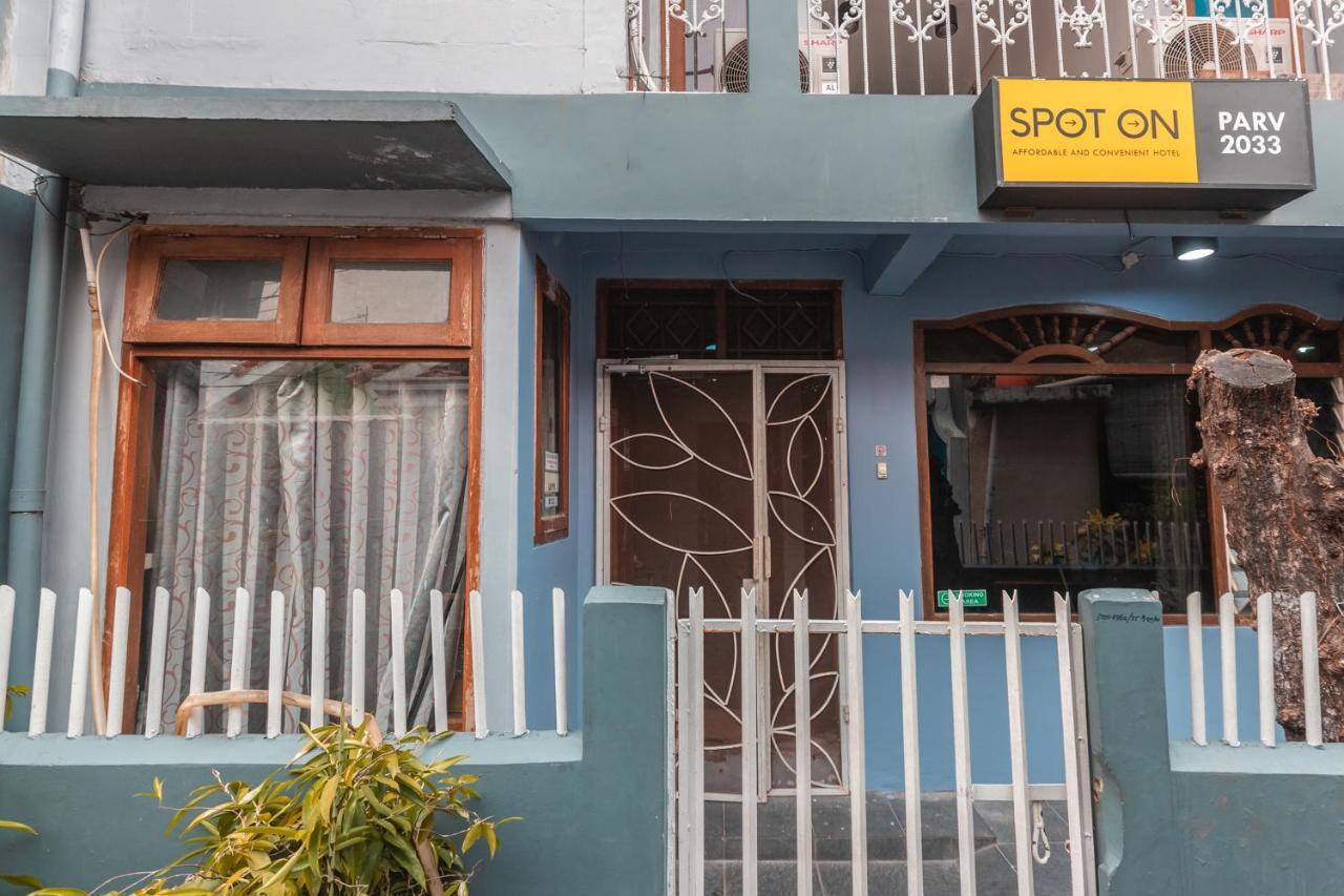 Spot On 2033 Kayumanis Homestay Syariah Jakarta Exterior photo