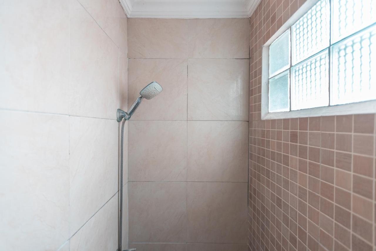 Spot On 2033 Kayumanis Homestay Syariah Jakarta Exterior photo