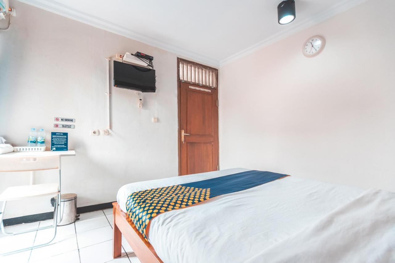 Spot On 2033 Kayumanis Homestay Syariah Jakarta Exterior photo