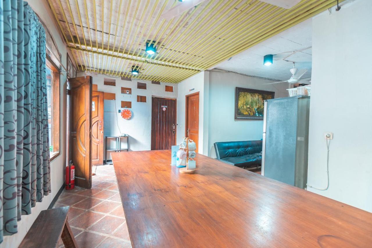 Spot On 2033 Kayumanis Homestay Syariah Jakarta Exterior photo